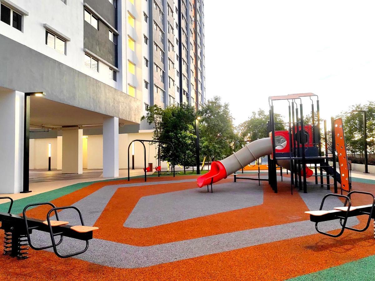 Alanis Residence 7 Pax @ Sepang Klia Kota Warisan Екстериор снимка